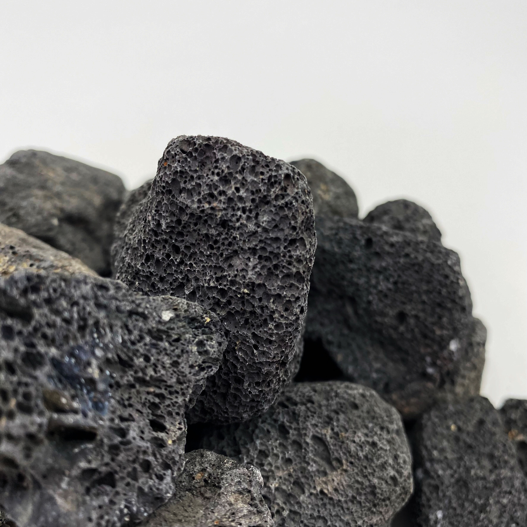 Lavastein schwarz Mini 16-32mm - Kiloware